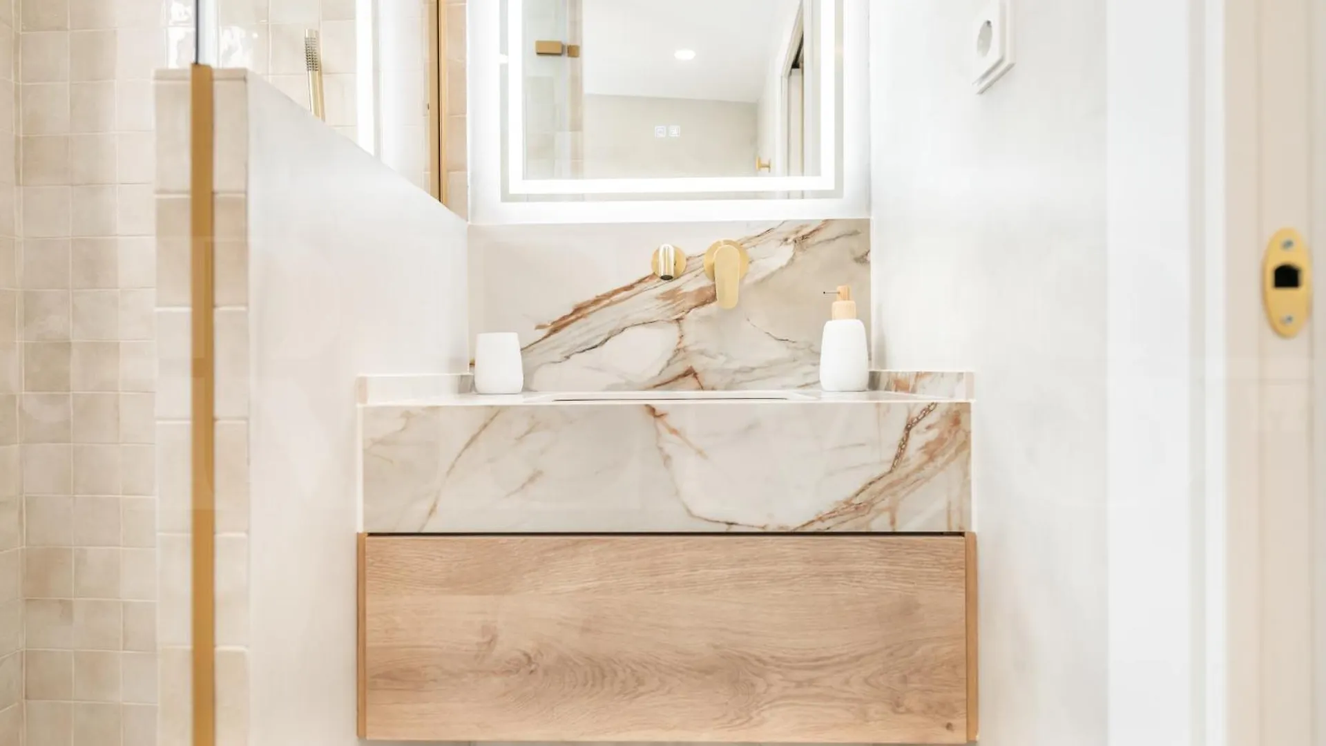 Charming Apartment With Private Patio By Rems Málaga