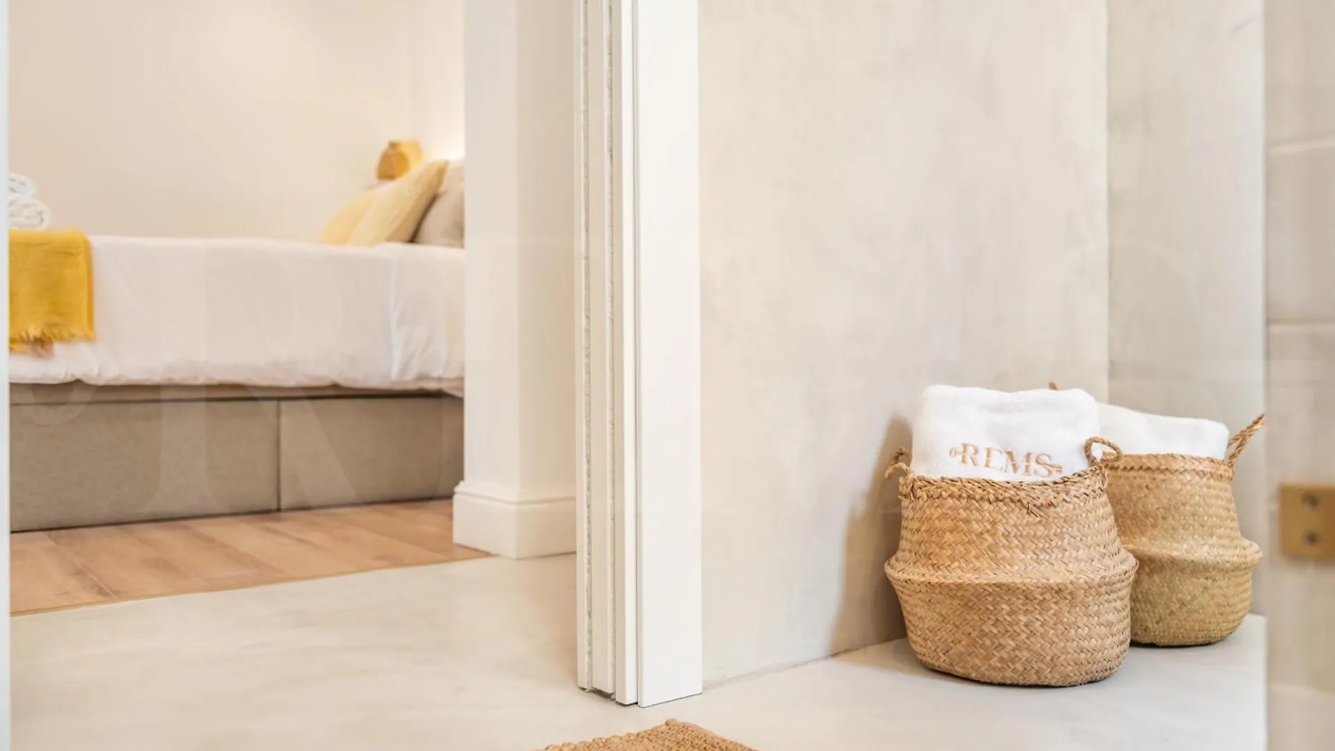 Charming Apartment With Private Patio By Rems Málaga