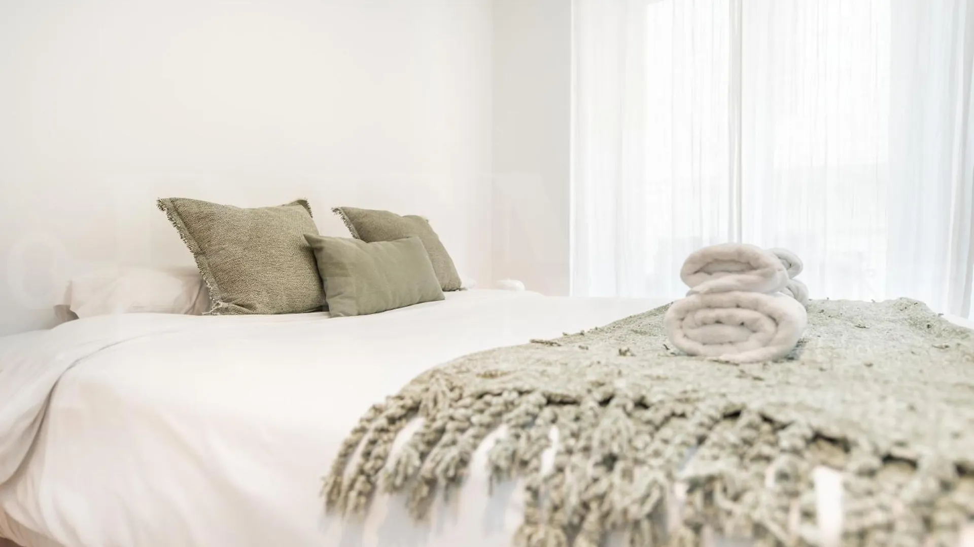 Charming Apartment With Private Patio By Rems Málaga