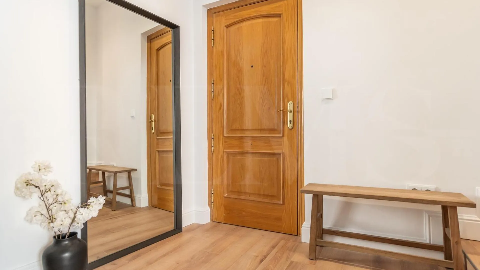 Charming Apartment With Private Patio By Rems Málaga