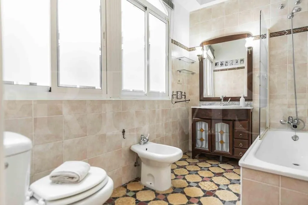 Charming Apartment With Private Patio By Rems Malaga