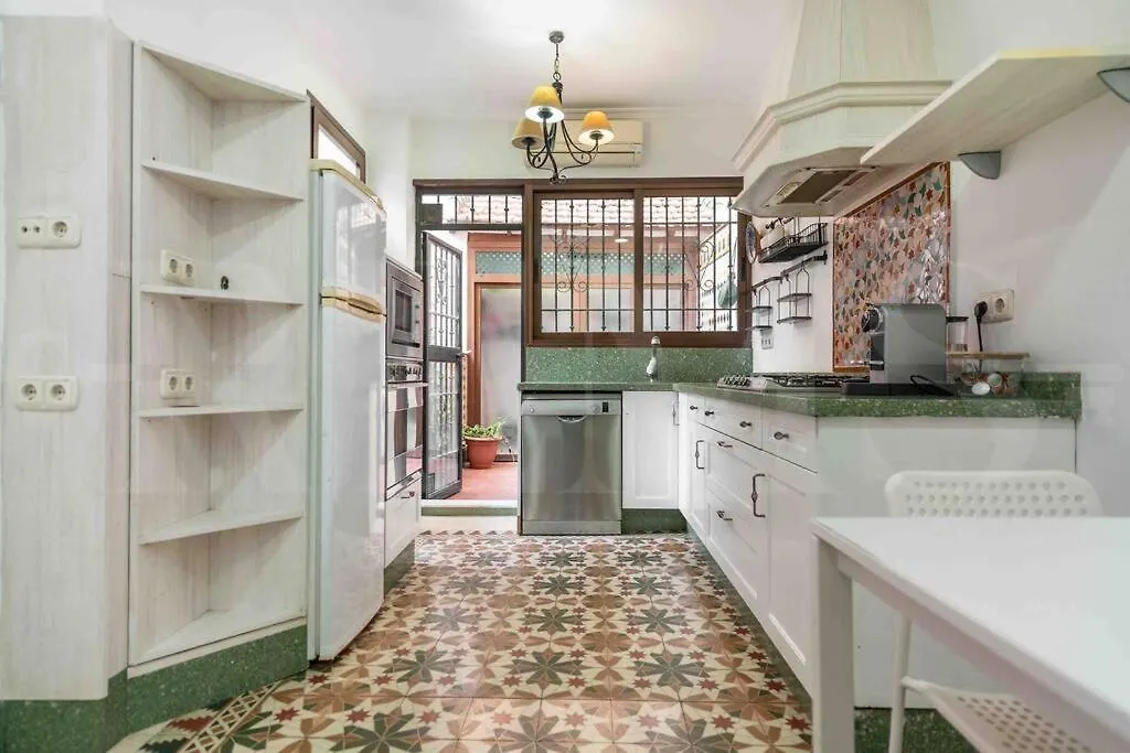 Charming Apartment With Private Patio By Rems Malaga Spain