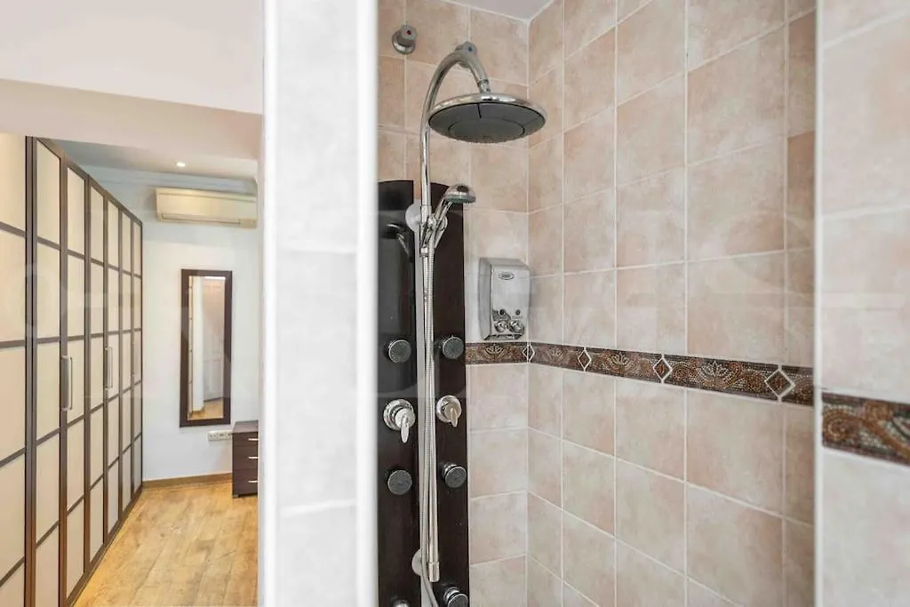 Charming Apartment With Private Patio By Rems Malaga