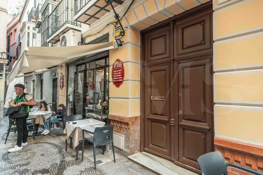 Charming Apartment With Private Patio By Rems Malaga
