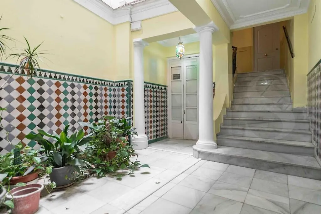 Charming Apartment With Private Patio By Rems Malaga