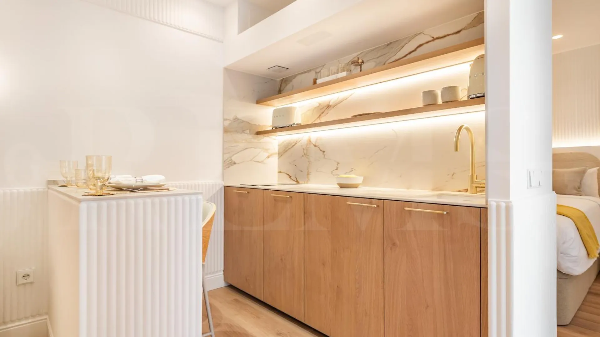 Charming Apartment With Private Patio By Rems Malaga