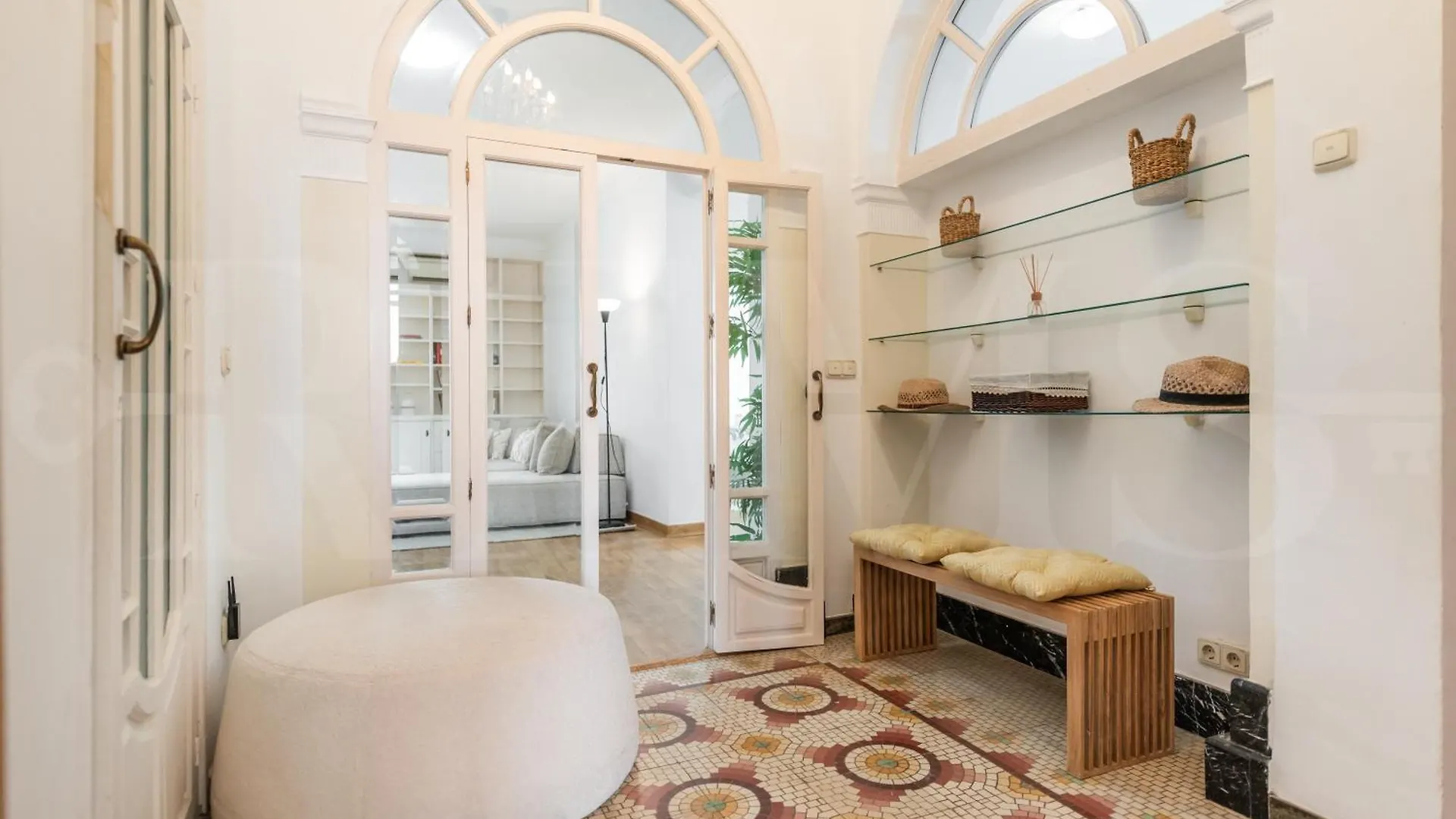 Charming Apartment With Private Patio By Rems Malaga