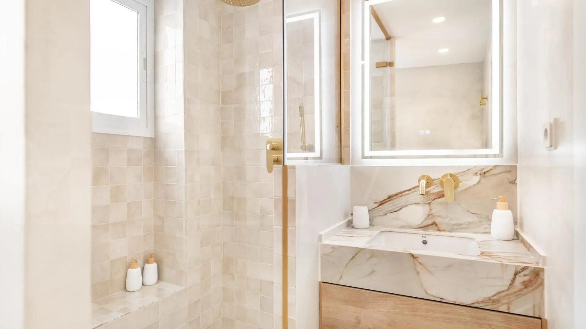 Charming Apartment With Private Patio By Rems Malaga 0*,
