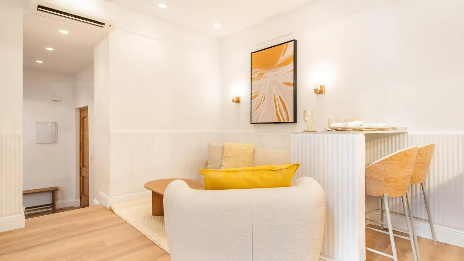 Charming Apartment With Private Patio By Rems Malaga Spain