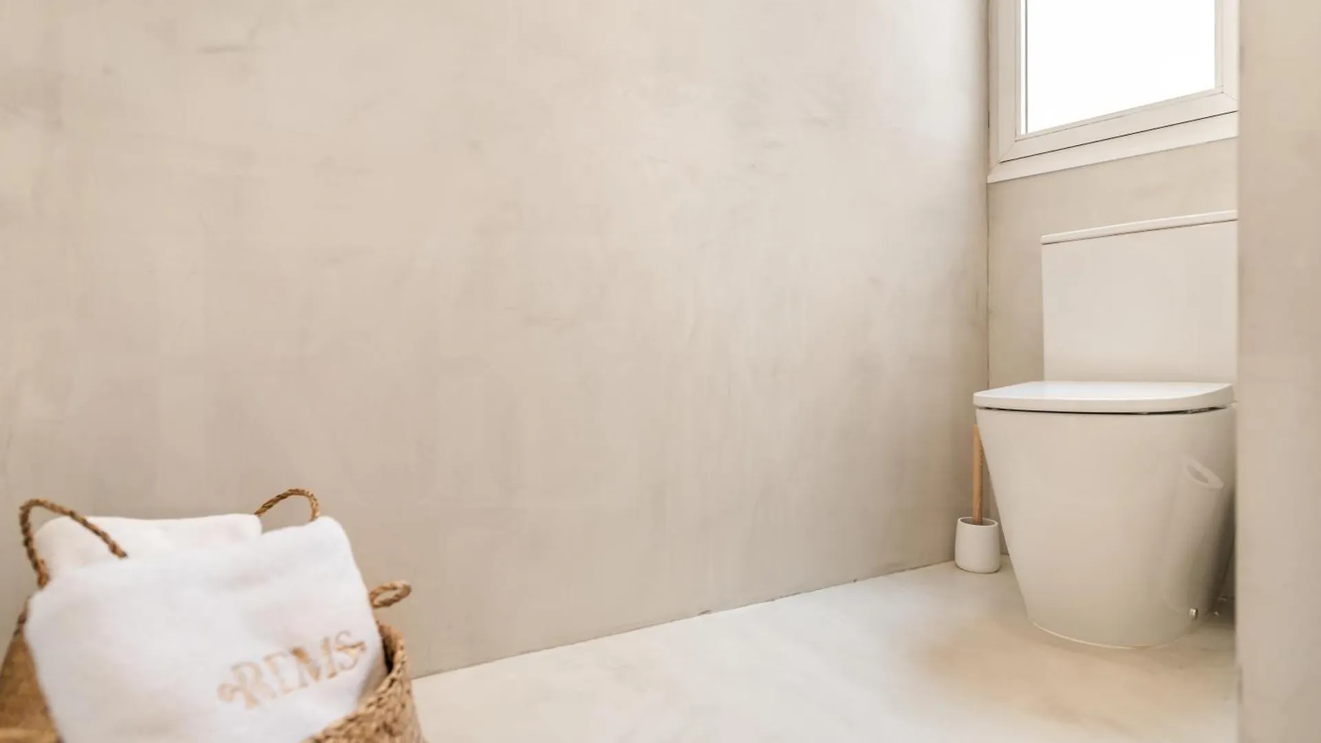 Charming Apartment With Private Patio By Rems Malaga