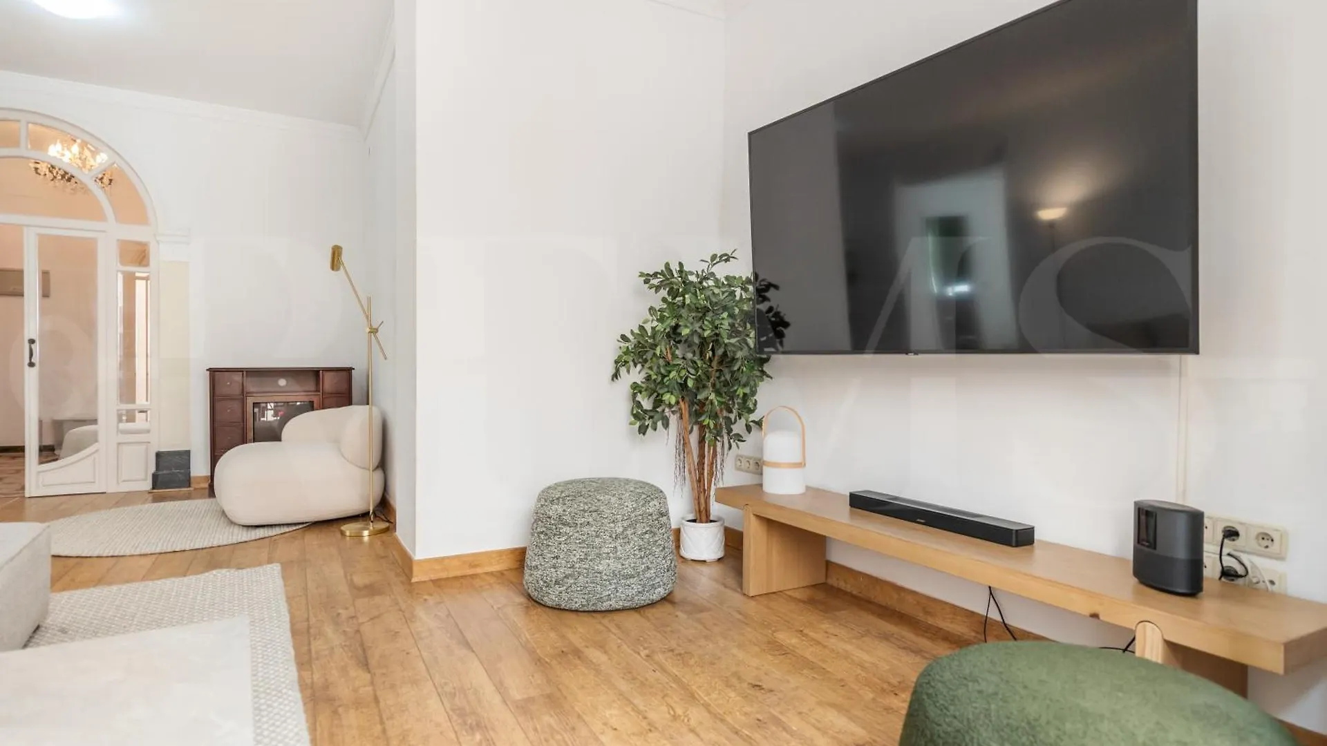 Charming Apartment With Private Patio By Rems Malaga